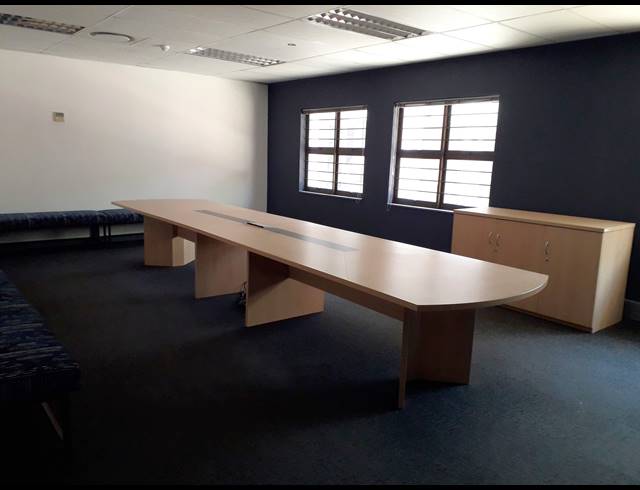 2,562M² OFFICE TO LET IN IRENE